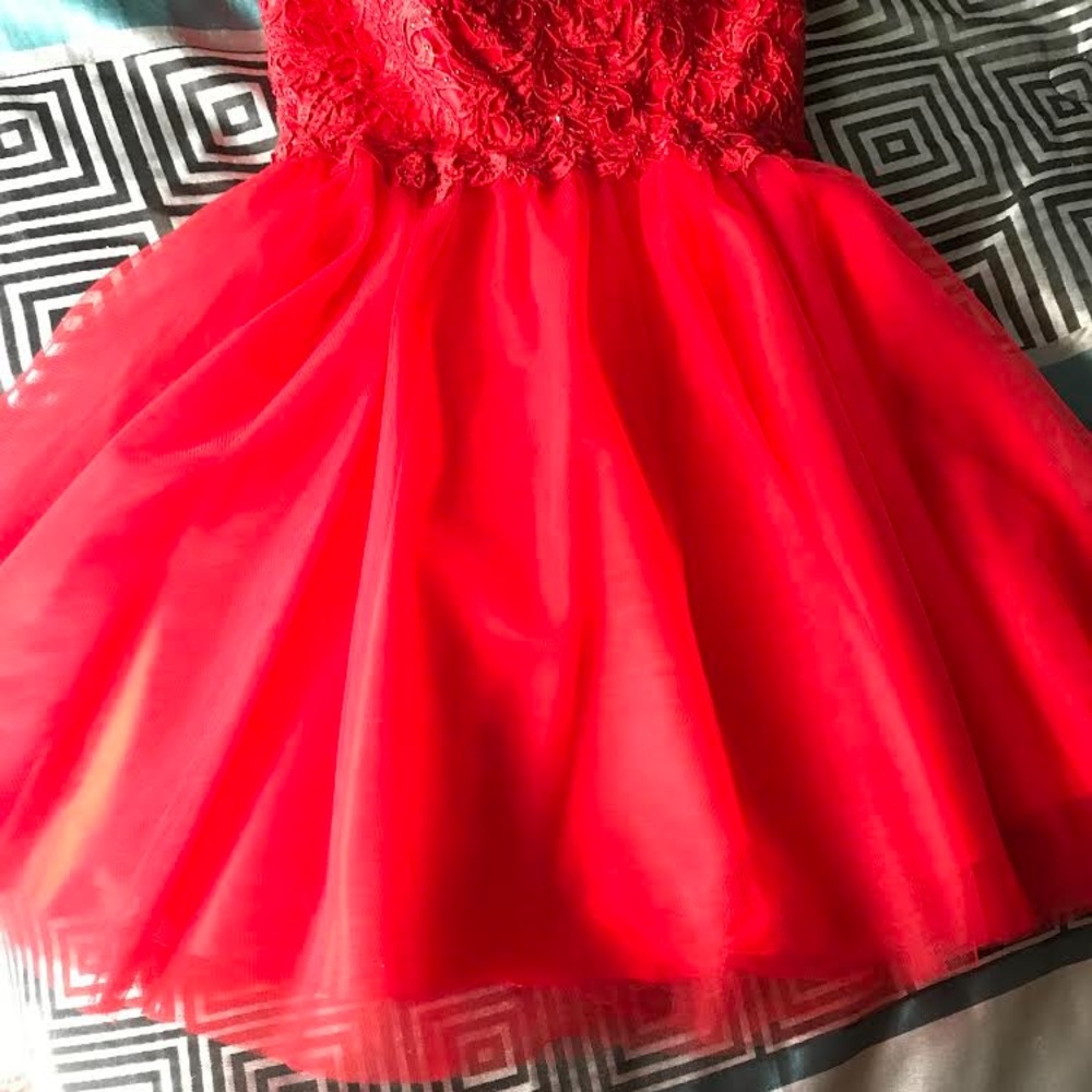 PROM DRESS - Picture 3 of 7
